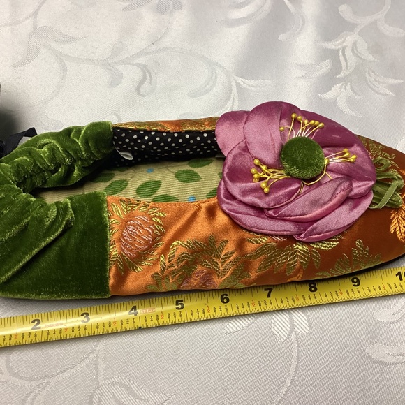 MACKENZIE. CHILD. SLIPPERS. ORNATE. DUST BAG TOO MUST SEE RARE LARGE - Picture 12 of 12